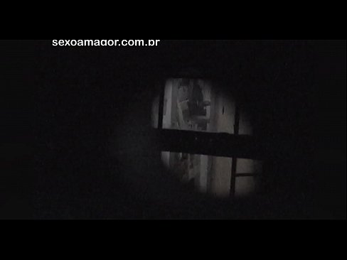 ❤️ 블론디는 중공 벽돌 뒤에 숨겨진 이웃 뱃사공에 의해 비밀리에 비디오에 녹화됩니다. ️ 포르노 vk 우리